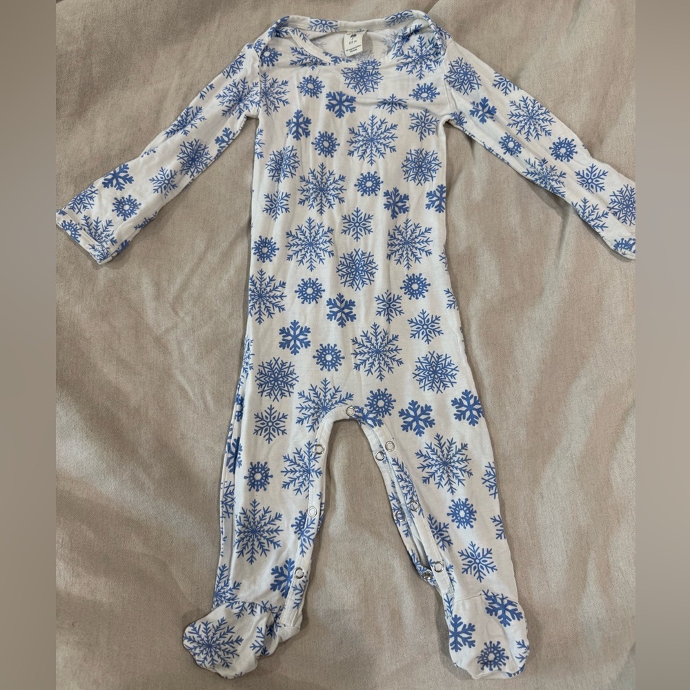 Kate Quinn Blue Snowflake Kids Footie so soft!